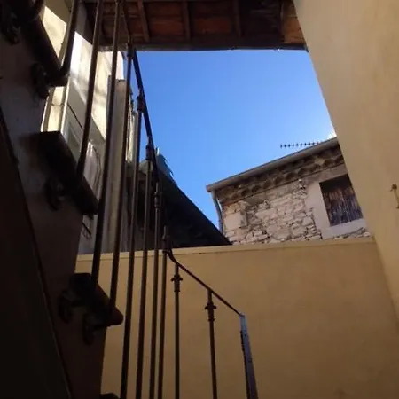 Apartment Sur Les Toits Du Vieux Nimes... *